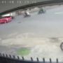 Handphone Miik Ibu Ini Tiba-tiba Raib saat Asyik Nelfon di Pinggir Jalan