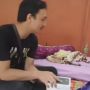 Girang Dapat Kado iPhone, Pas Lihat Isinya Pria Ini Hanya Bisa Termenung Lesu