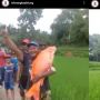 Viral Penemuan Ikan Mas Raksasa di Situ Hiang Lebak, Warga Berebut Foto Bareng