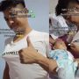 Kreatif! Gantikan Peran Istri, Begini Penampakan Unik Suami Menyusui Bayinya