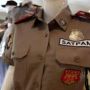 Seragam Satpam Berwarna Krem Diberlakukan Setahun Lagi