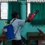 Satu Siswa SMAN 71 Duren Sawit Positif Omicron, Gedung Sekolah Disemprot Disinfektan