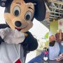 11 Bulan LDR, Lelaki Pakai Kostum Mickey Mouse untuk Kejutkan Istri
