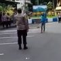 Terungkap! Viral Video Pria Bawa Pisau Serang Polres Lumajang ODGJ, Polisi: Obatnya Habis...