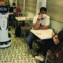 Keren, Makanan di Kedai Kopi Ini Dianter Pakai Robot