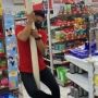 Pegawai 'Pole Dance' di Minimarket, Warganet: Siapa yang Pasang Tiang Striptis?