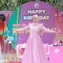 9 Potret Ulang Tahun Siti Nurhaliza ke-43, Meriah Bertema Barbie