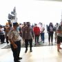 Antisipasi Covid-19 Omicron dari Luar Negeri, Kapolri Tinjau Prokes di Pelabuhan Benoa Bali