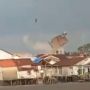 Viral Detik-detik Angin Puting Beliung Terjang Rumah Warga di Pontianak Timur, Warganet: Semoga Tidak Ada Korban Jiwa