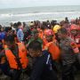 Tim SAR Evakuasi Korban Tenggelam di Pantai Anging Mammiri Makassar