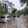 Diguyur Hujan Lebat, Jalan Merdeka Timur Hingga Bungur Jakpus Terendam Banjir