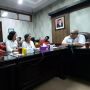 Tolak Dipindahkan, Bu Nyemuk Pedagang Mebel di Solo Menangis Curhat ke Anggota Dewan