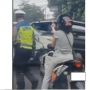 Heboh Video Pemotor Acungkan Jari Tengah ke Polisi, Tuai Nyinyiran Warganet, Begini Sebabnya