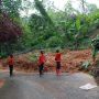 Longsor di Bojonegara Serang Tutup Jalan Antardesa