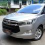 Akibat Sombong di Jalan Raya, Sopir Toyota Innova Langsung Ciut Nyali Usai Digertak Pemobil yang Hendak Beli Mobilnya