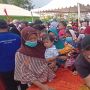 Minyak Goreng Murah di Batam Ludes Diburu Ibu-ibu, Rela Berdesakan Asal Kebagian