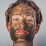 Viral Cowok Lepas Peel Off Masker Sampai Kumis Ikut Terangkat, Ternyata Pakai Bahan Tak Terduga Ini