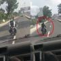 Adegan Berbahaya Jangan Ditiru, Viral Perempuan Bonceng Motor Hadap Belakang di Jalan Raya