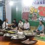 Sambil Diskusi, Menpora dan Atlet Paralimpiade Makan Lesehan Nasi Liwet di Solo