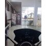 Viral Pengendara Motor Masuk ke dalam Minimarket, Ternyata Begini Alasannya