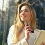6 Cara Menjadi Wanita yang Berkelas, Salah Satunya Peduli pada Orang Lain