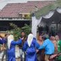 Kocak! Adakan Hiburan di Tengah Jalan, Aksi Bapak-Bapak Lewat Ikut Joget Bikin Ngakak