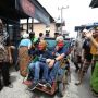 Kunjungi Desa KKN di Sumsel Ganjar Mampir ke Hajatan, Warganet Salfok: Bapak Kan Gubernur Jateng?