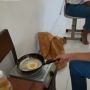 Viral Siswa Buka Warung di Belakang Kelas, Tetap Nekat Ceplok Telur Walau Guru Masih Ngajar