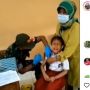 Takut Disuntik, Bocah SD Ini Bersenandung Sholawat Allahul Kahfi saat Vaksinasi