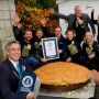Pecahkan Rekor Dunia, Burger Vegan Raksasa Ini Punya Berat 160,5 Kilogram