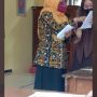 Menghayati Banget! Seragam Batik Guru Matematika Ini Bikin Salah Fokus, Isinya Penuh dengan Rumus
