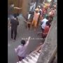 Viral Terduga Maling Diamuk Warga Palmerah Usai Kepegergok dan Kabur ke Atap Warung Kelontong