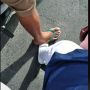 Kocak! Kaki Cewek Ini Diinjak Bapak-bapak saat di Lampu Merah: Sengojo Po Piye Toh?
