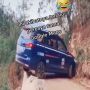 Mobil Ini Sukses Putar Balik di Jalan Sempit Batas Jurang, Netizen: Sopir Pakai Mata Batin