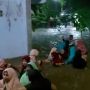 Ponpes Bustanul Ulum Jember Kebanjiran, Santriwati Mengungsi, Ada yang Kedinginan Sampai Kejang