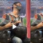 Tertidur Pulas di KRL, Pria Lepas HPnya Begitu Saja, Alasannya Bikin Terharu: Baik Banget!