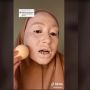 Buktikan Makeup Tebal Bisa Tetap Cantik, Wanita Ini Pakai Foundation hingga Lipstik sampai 10 Lapis