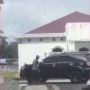Diduga Berbuat Mesum di Depan Masjid, Pemobil Kabur saat Tepergok Warga, Videonya Beredar Luas