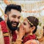 Gaya 7 Seleb Bollywood Rayakan Valentine Pertama Sebagai Suami Istri, Mesra Abis!