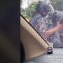 Menghibur Pengendara Lain, Aksi Dua Pemotor Saling Tempeleng Bikin Ngakak