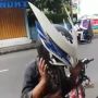 Viral Sosok Pria Memakai Helm ala Kamen Rider, Warganet: Menjadi Satria Baja Hitam