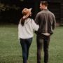 4 Tanda Pria Jatuh Cinta Pada Perempuan Yang Lebih Tua, Normal Atau Tidak?