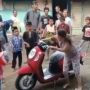 Cara Unik Warga Syukuran Beli Motor Honda Scoopy Baru, Ritual Lindas Telur hingga Lempar Koin ke Tetangga