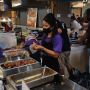 Inspirasi Hidangan Imlek, Tips Pilih Daging dan Masak Babi Guling ala Karya Rebo Bali