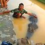 Viral Pak Ambo Nekat Peluk Buaya, Disayang-sayang dan Sudah Dianggap Anak Angkat