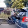 Viral Aksi Cowok Saat Bonceng Motor Bikin Salfok, Warganet: Klaten Keras Lur!