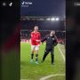 Akun TikTok Manchester United Mendadak Pakai Bahasa Jawa, Warganet Heran: Wong Nganjuk?