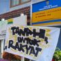 Warga Korban Penggusuran Jalan Anyer Dalam Kota Bandung Geruduk Kantor Kelurahan Kebonwaru