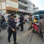 Emak-emak Ngamuk Gara-gara Lapaknya Kena Penertiban PKL, Sebut Cari Duit Halal Saja Susah