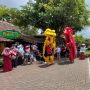 Atraksi Barongsai Meriahkan Tahun Baru Imlek di Kawasan Wisata Lembang